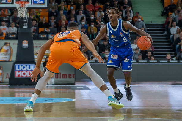 9次扑救 9次扑救